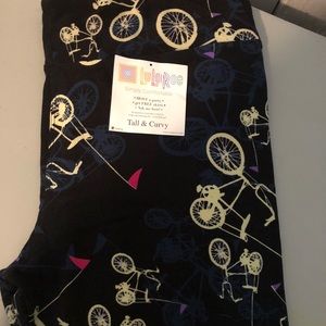 LuLaRoe Bicycle Leggings in Black and Purple T&C